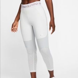 Nike pro cropped leggings
